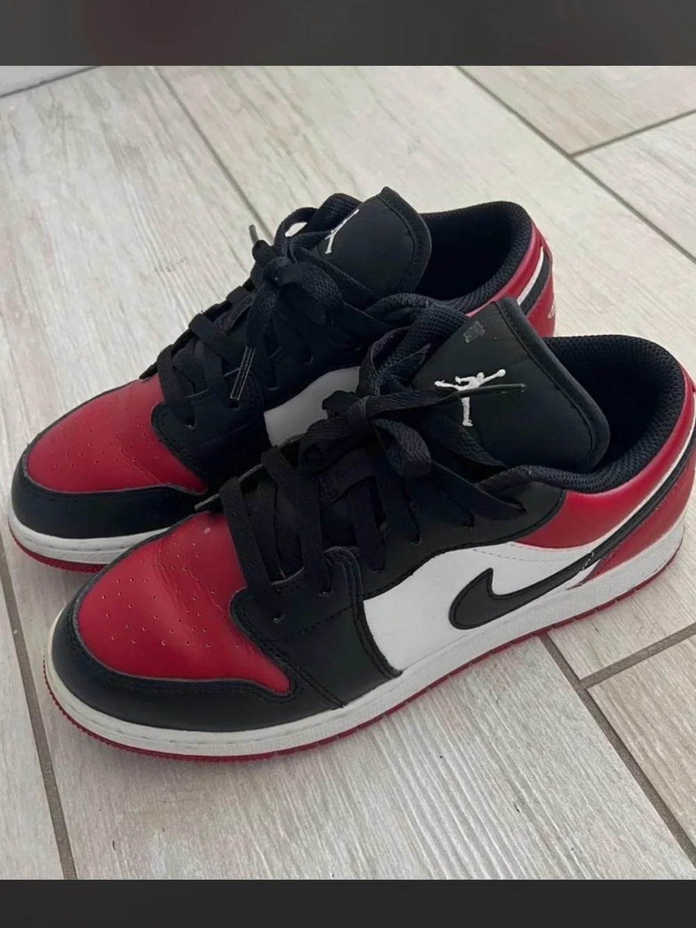Nike Kids Low Top Sneakers - Black / White / Red
